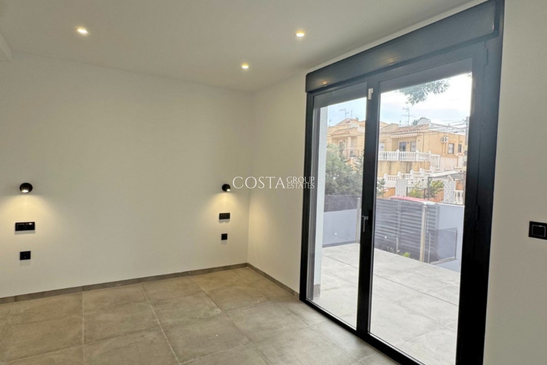 Herverkoop - Villa -
Torrevieja - Torrevieja Centro