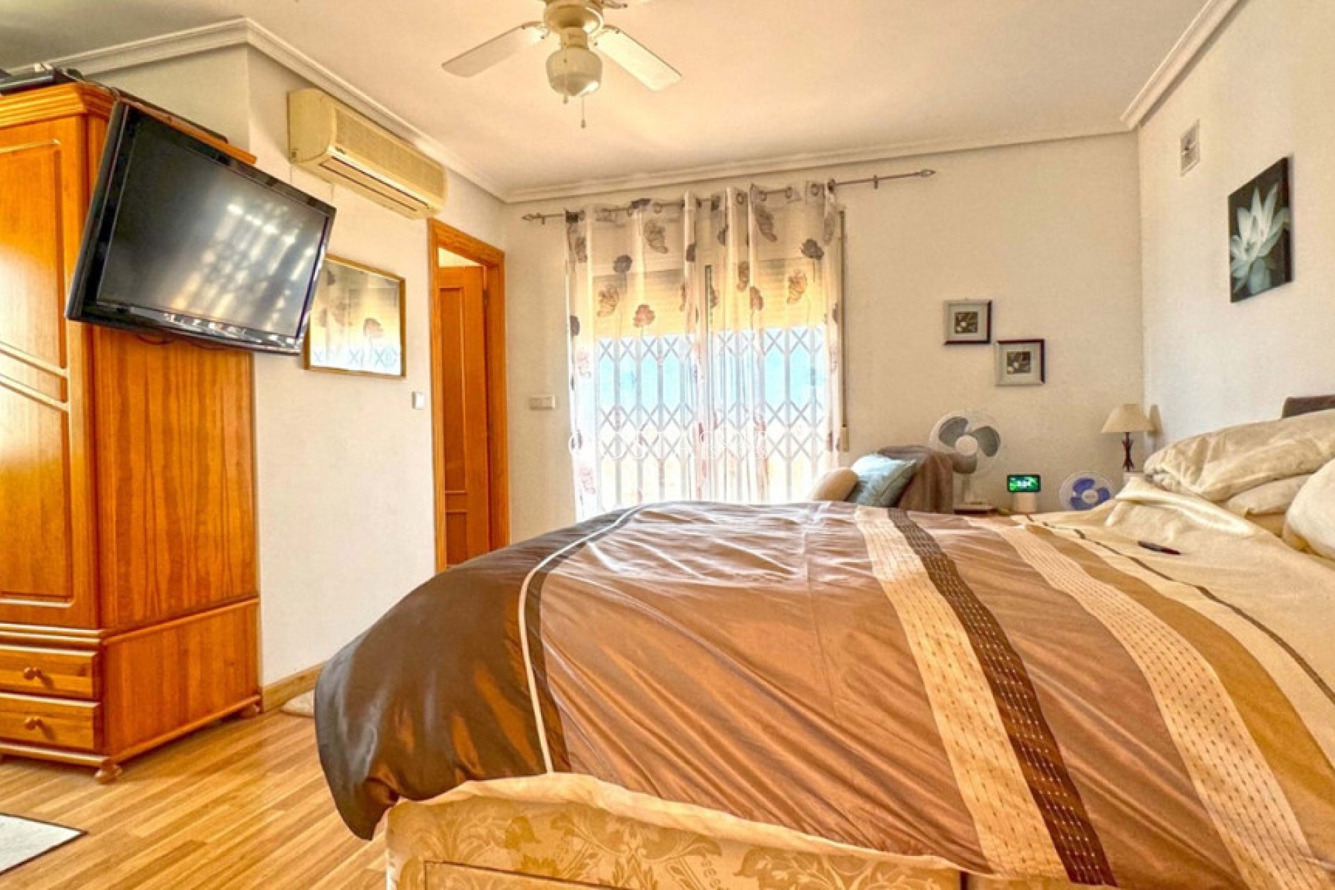 Herverkoop - Villa -
Torrevieja - Torrevieja Centro