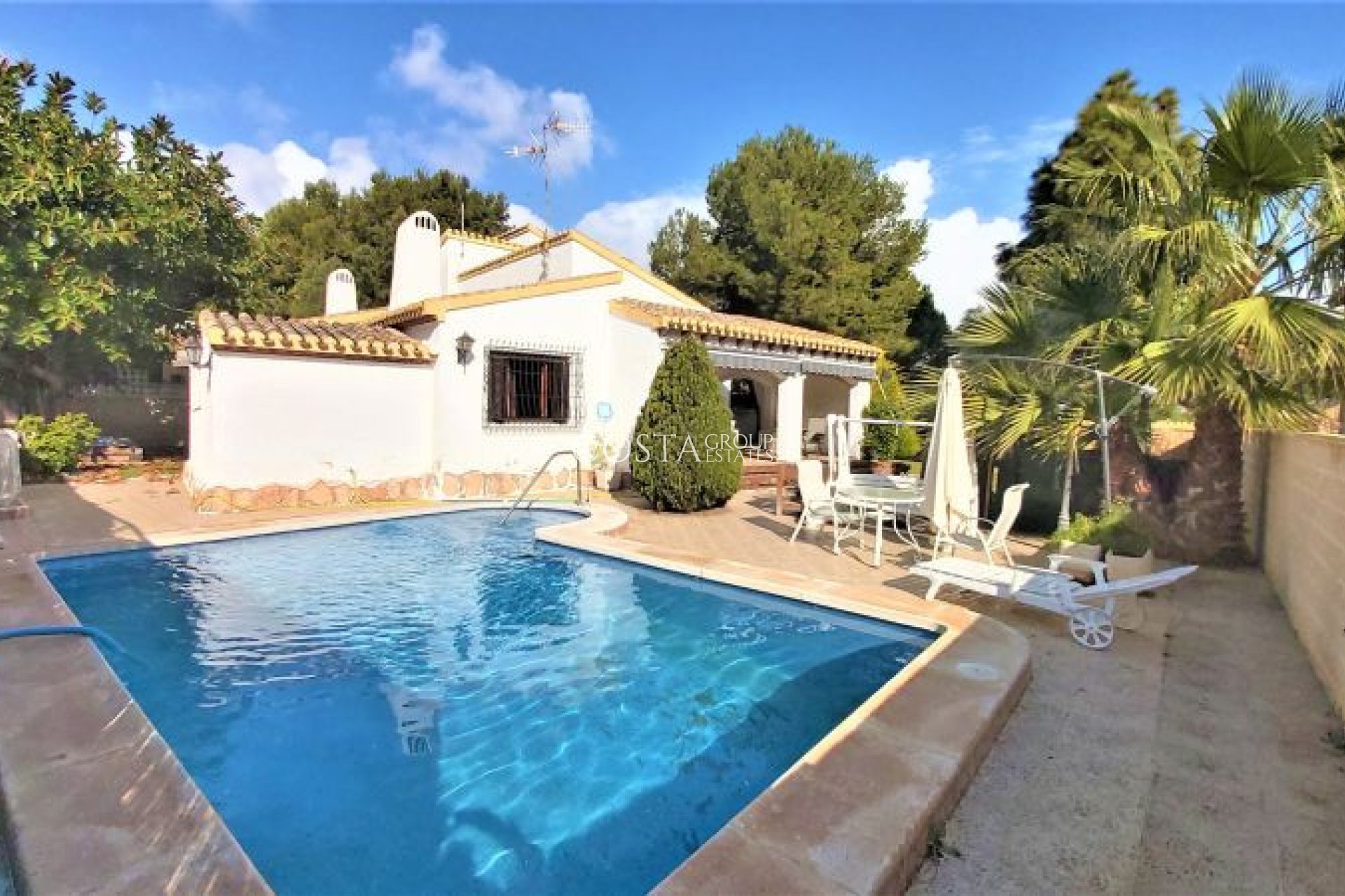 Herverkoop - Villa -
Torrevieja - Torrevieja Centro