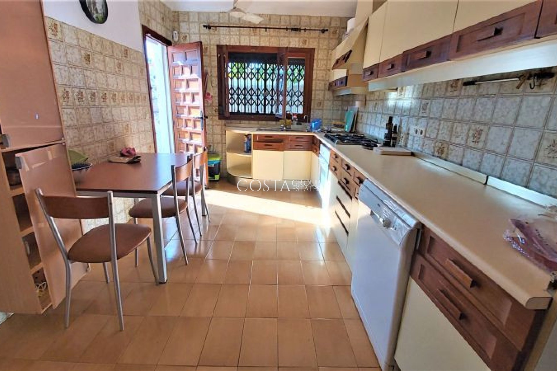 Herverkoop - Villa -
Torrevieja - Torrevieja Centro