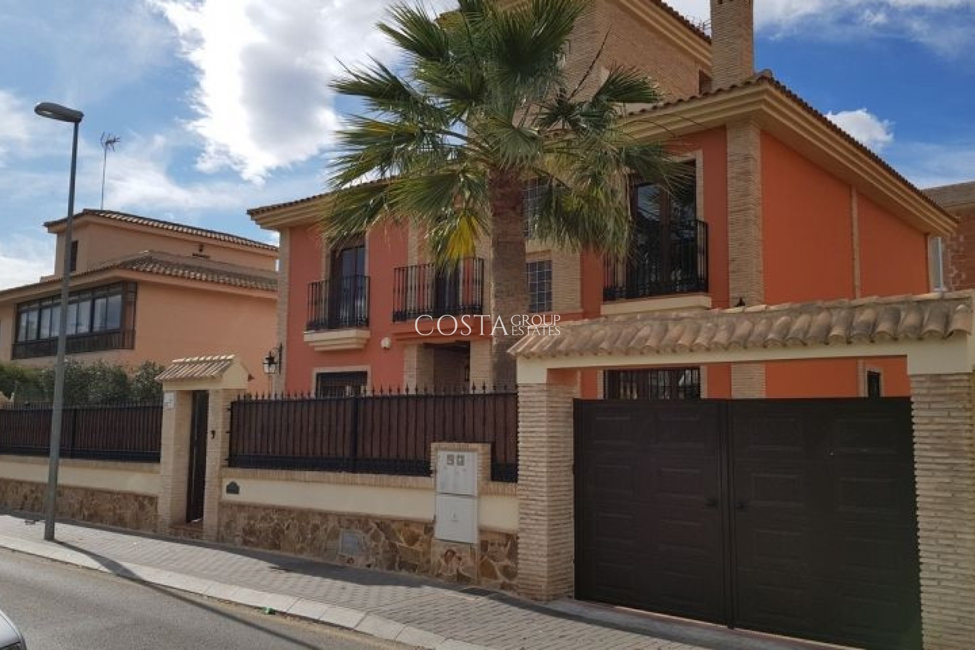 Herverkoop - Villa -
Torrevieja - Torrevieja Centro
