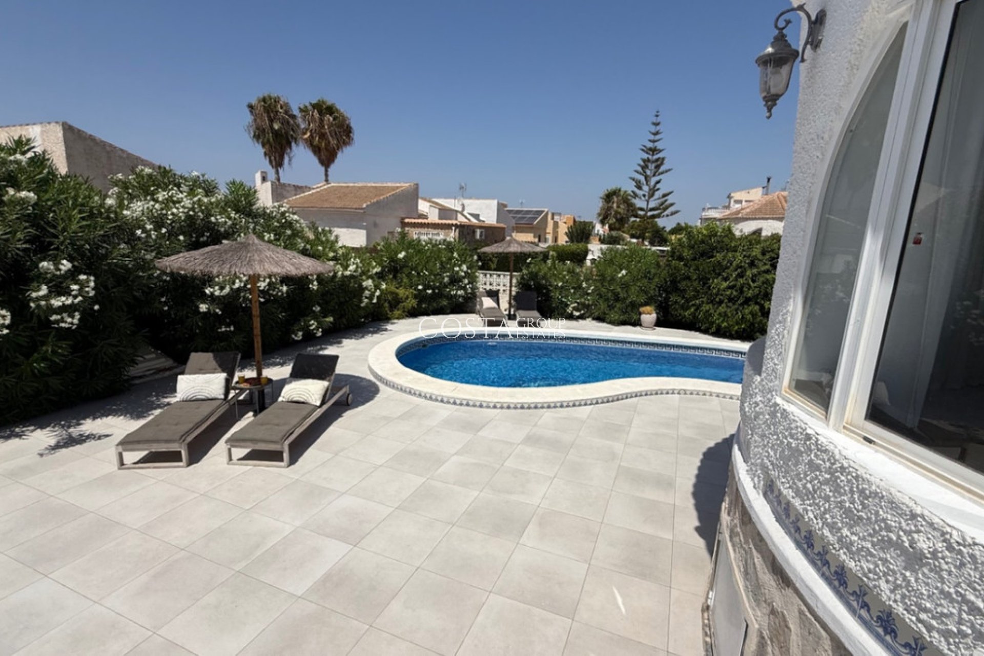 Herverkoop - Villa -
Torrevieja - Torrevieja Centro