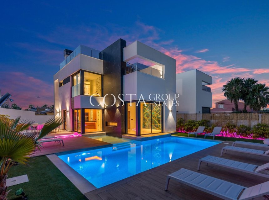 Herverkoop - Villa -
Torrevieja - Torrevieja Centro