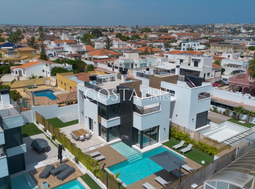 Herverkoop - Villa -
Torrevieja - Torrevieja Centro