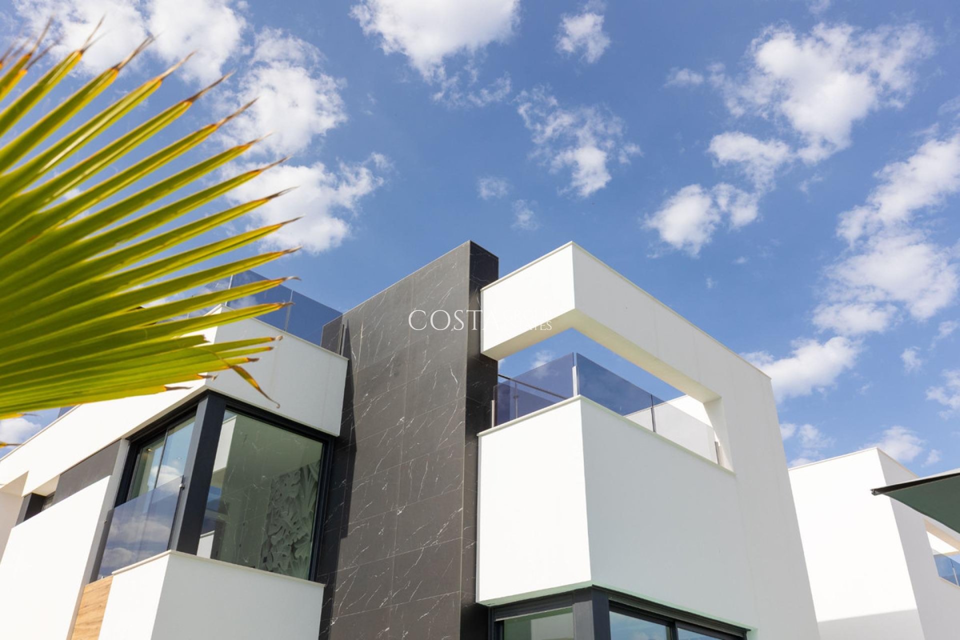 Herverkoop - Villa -
Torrevieja - Torrevieja Centro