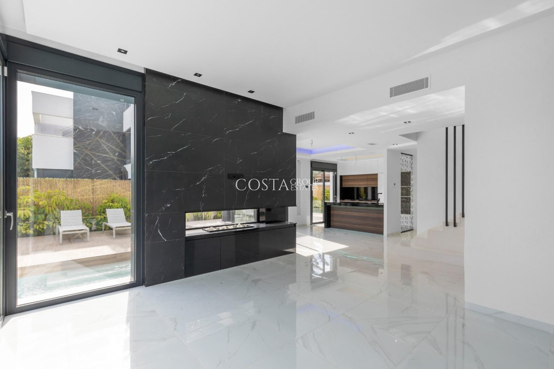 Herverkoop - Villa -
Torrevieja - Torrevieja Centro