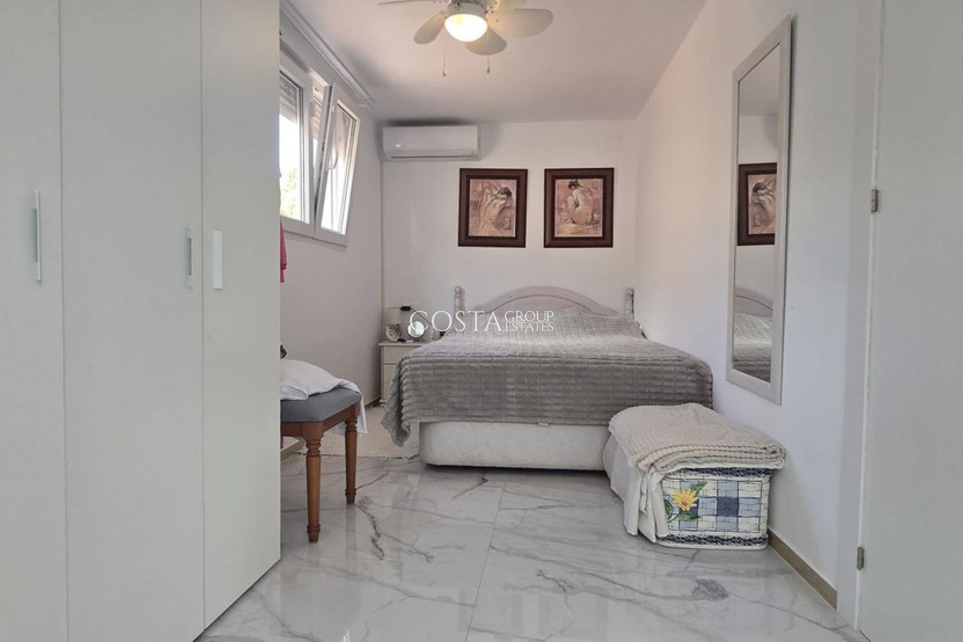 Herverkoop - Villa -
Torrevieja - Torrevieja Centro