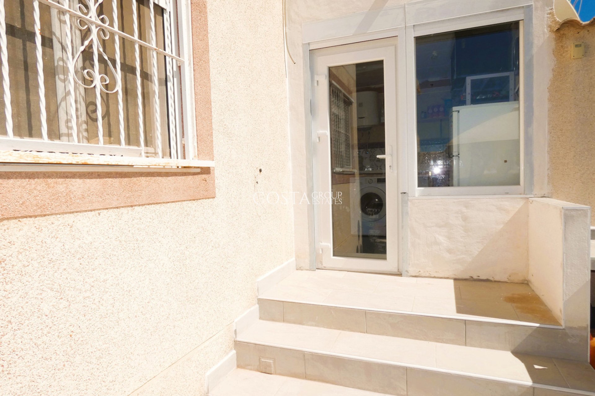 Herverkoop - Villa -
Torrevieja - Torrevieja Centro