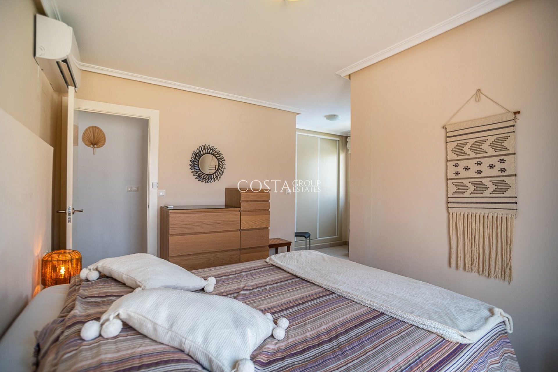 Herverkoop - Villa -
Torrevieja - Torrevieja Centro