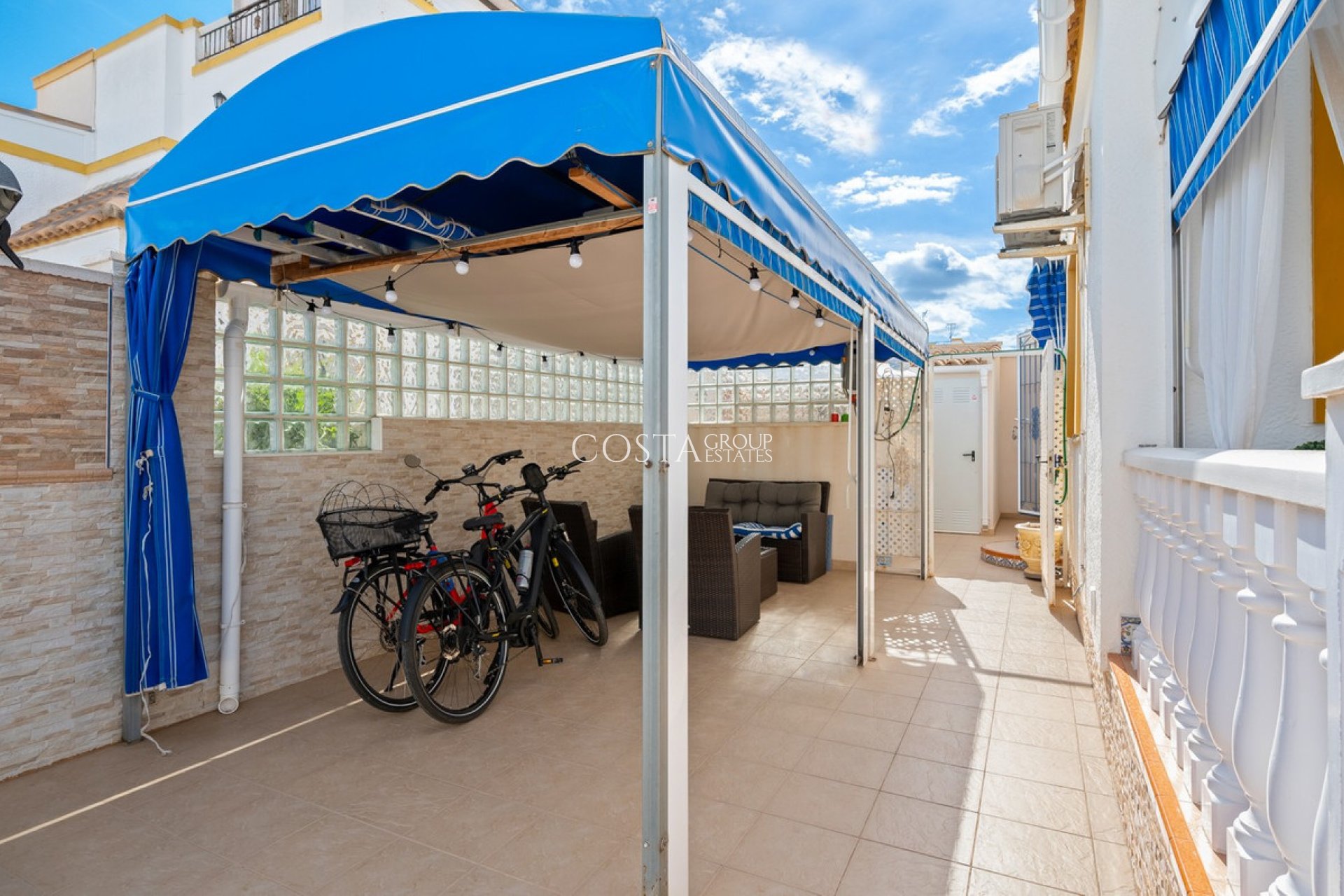 Herverkoop - Villa -
Torrevieja - Torrevieja Centro