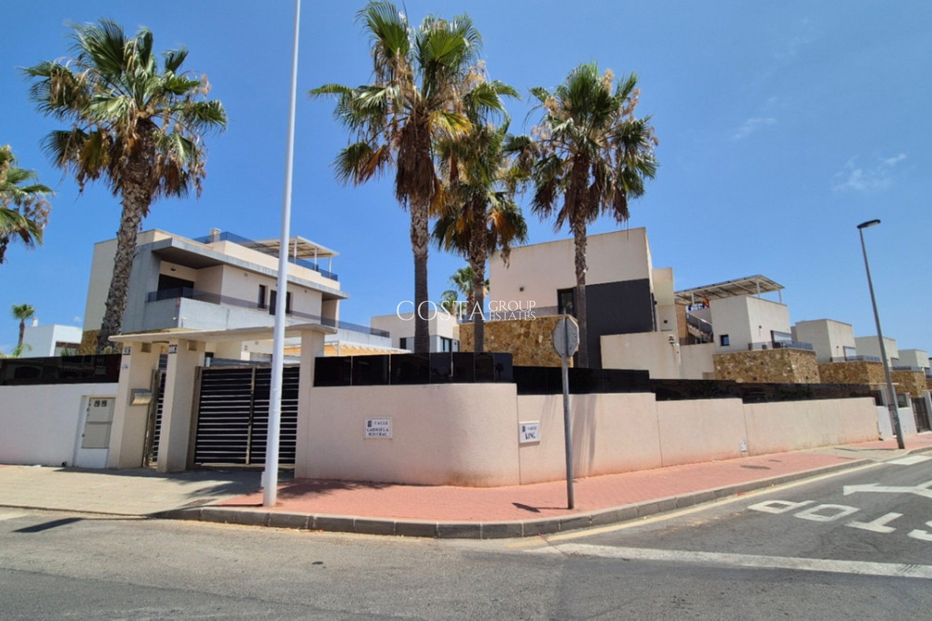 Herverkoop - Villa -
Torrevieja - Torrevieja Centro