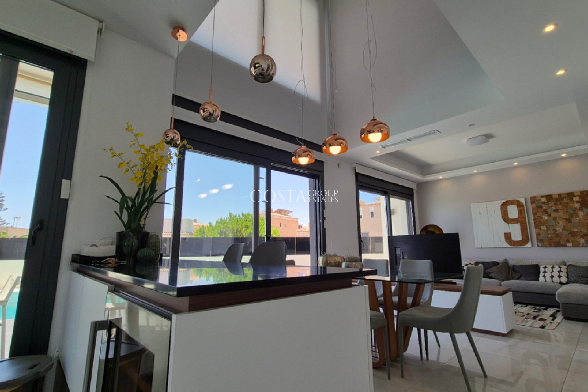 Herverkoop - Villa -
Torrevieja - Torrevieja Centro