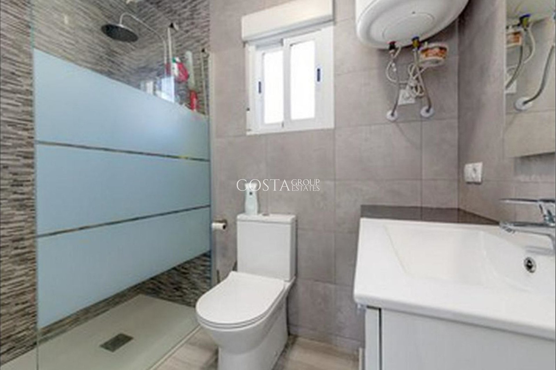 Herverkoop - Villa -
Torrevieja - Torrevieja Centro