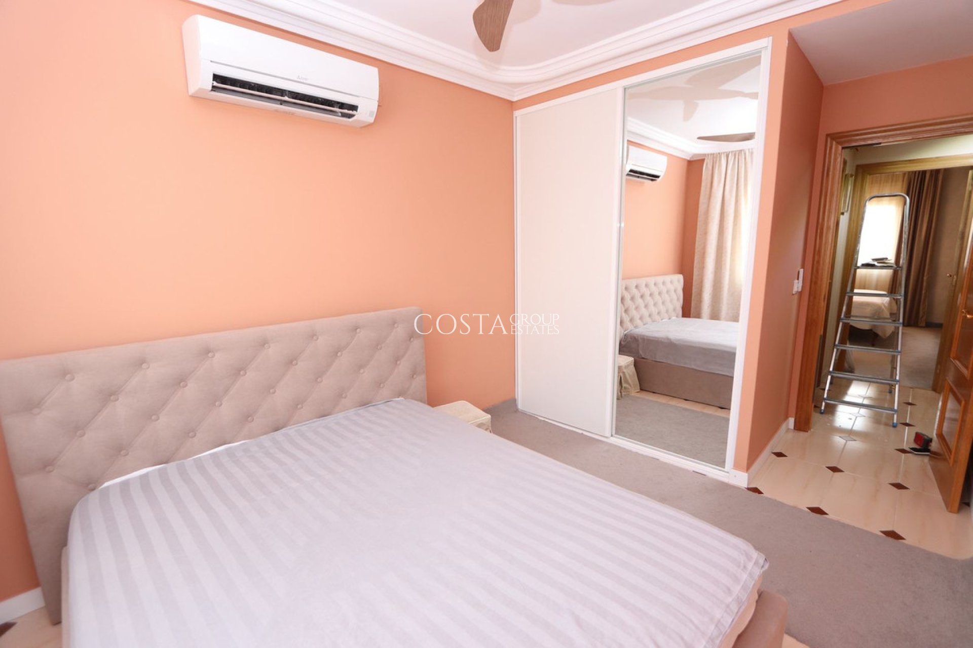 Herverkoop - Villa -
Torrevieja - Torrevieja Centro