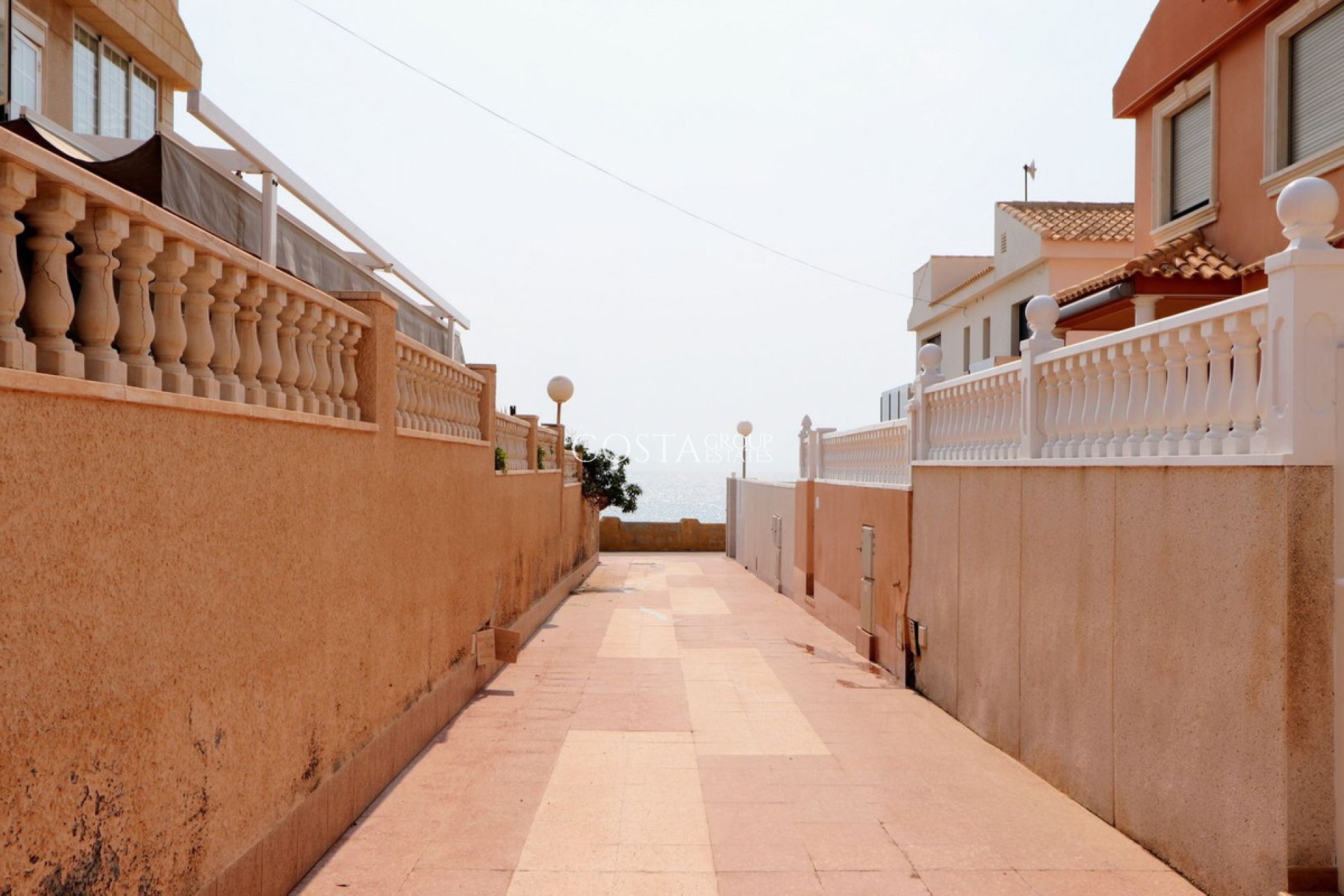 Herverkoop - Villa -
Torrevieja - Torrevieja Centro