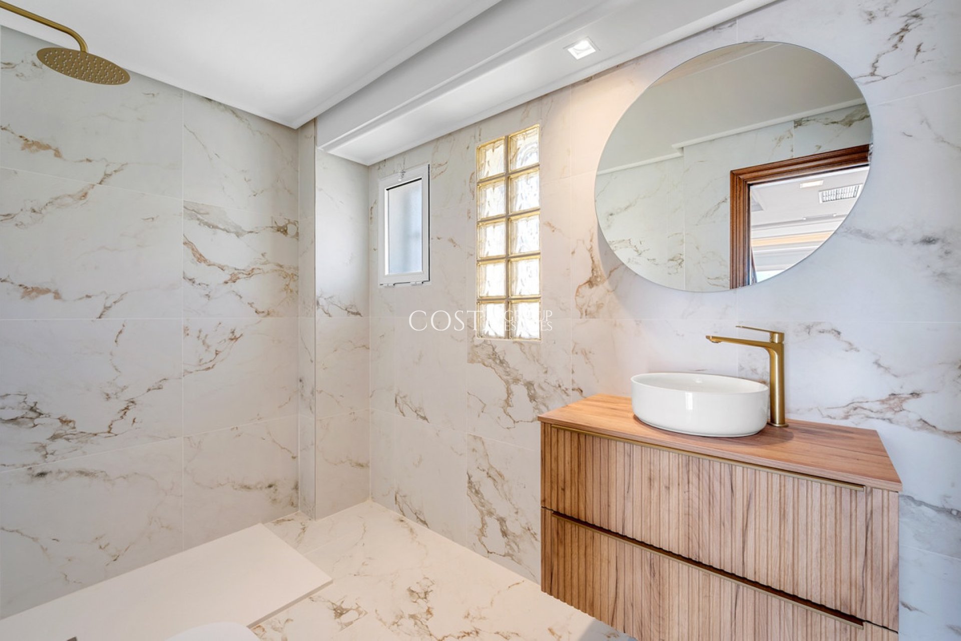 Herverkoop - Villa -
Torrevieja