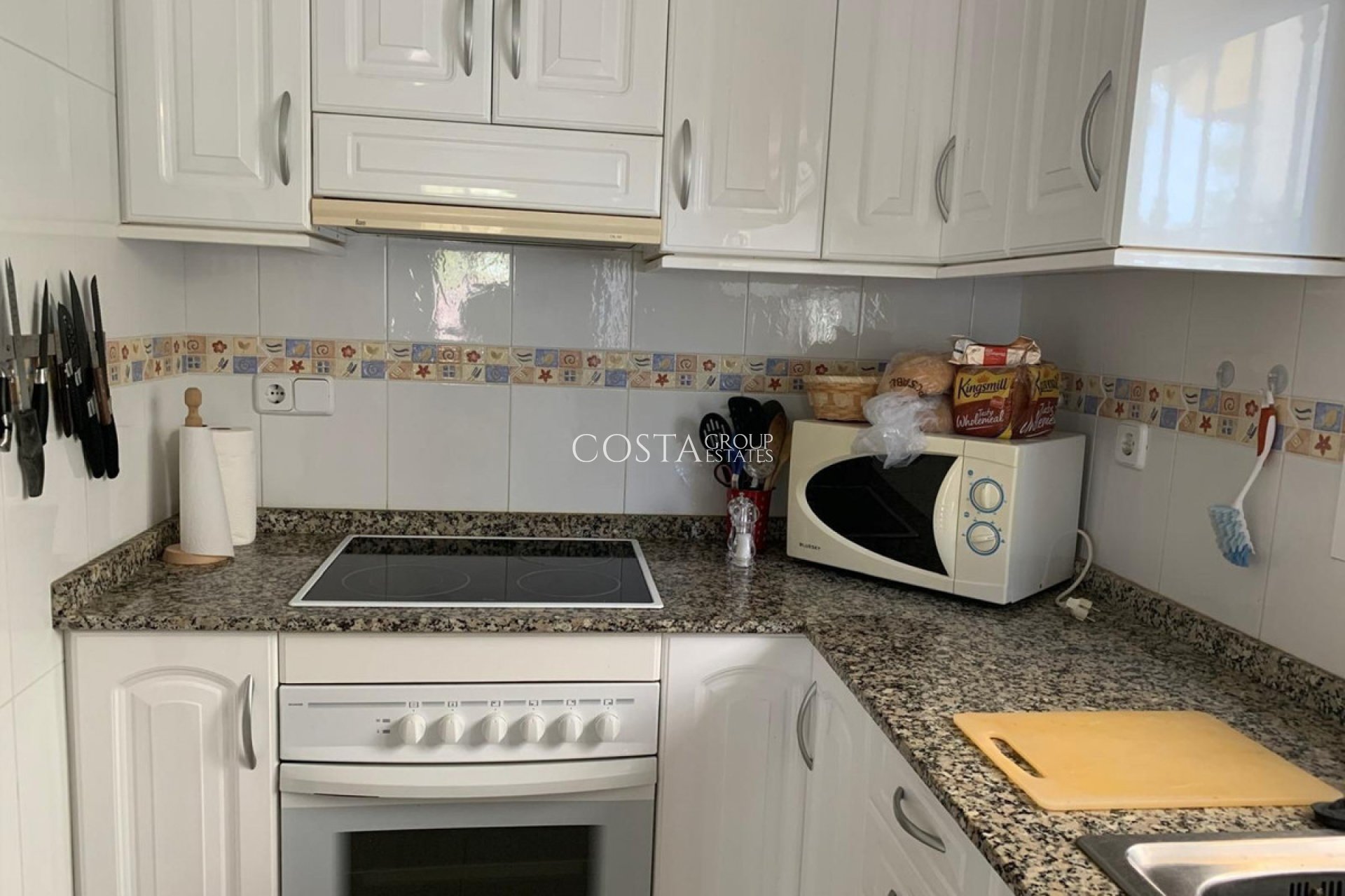 Herverkoop - Villa -
Urbanización El Raso