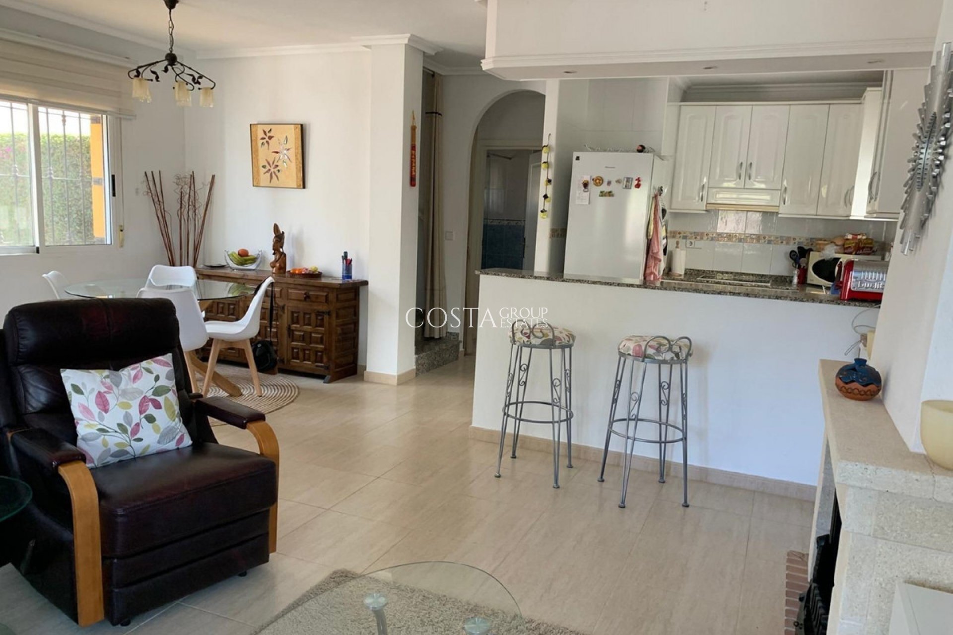 Herverkoop - Villa -
Urbanización El Raso