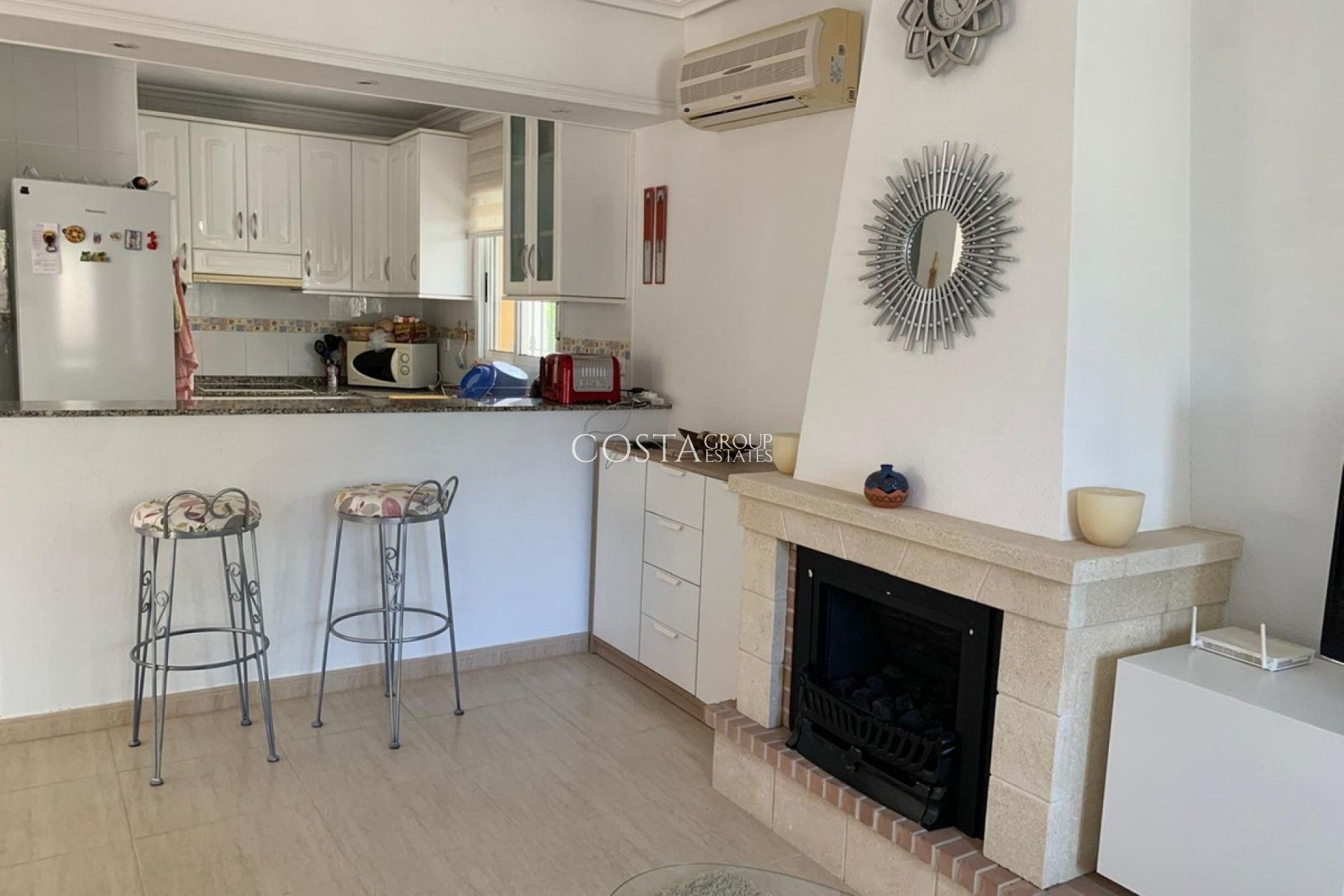 Herverkoop - Villa -
Urbanización El Raso