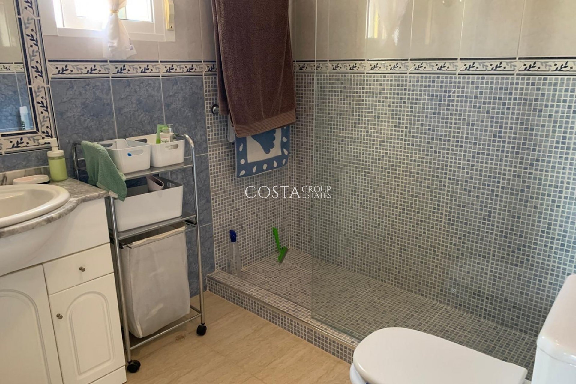 Herverkoop - Villa -
Urbanización El Raso