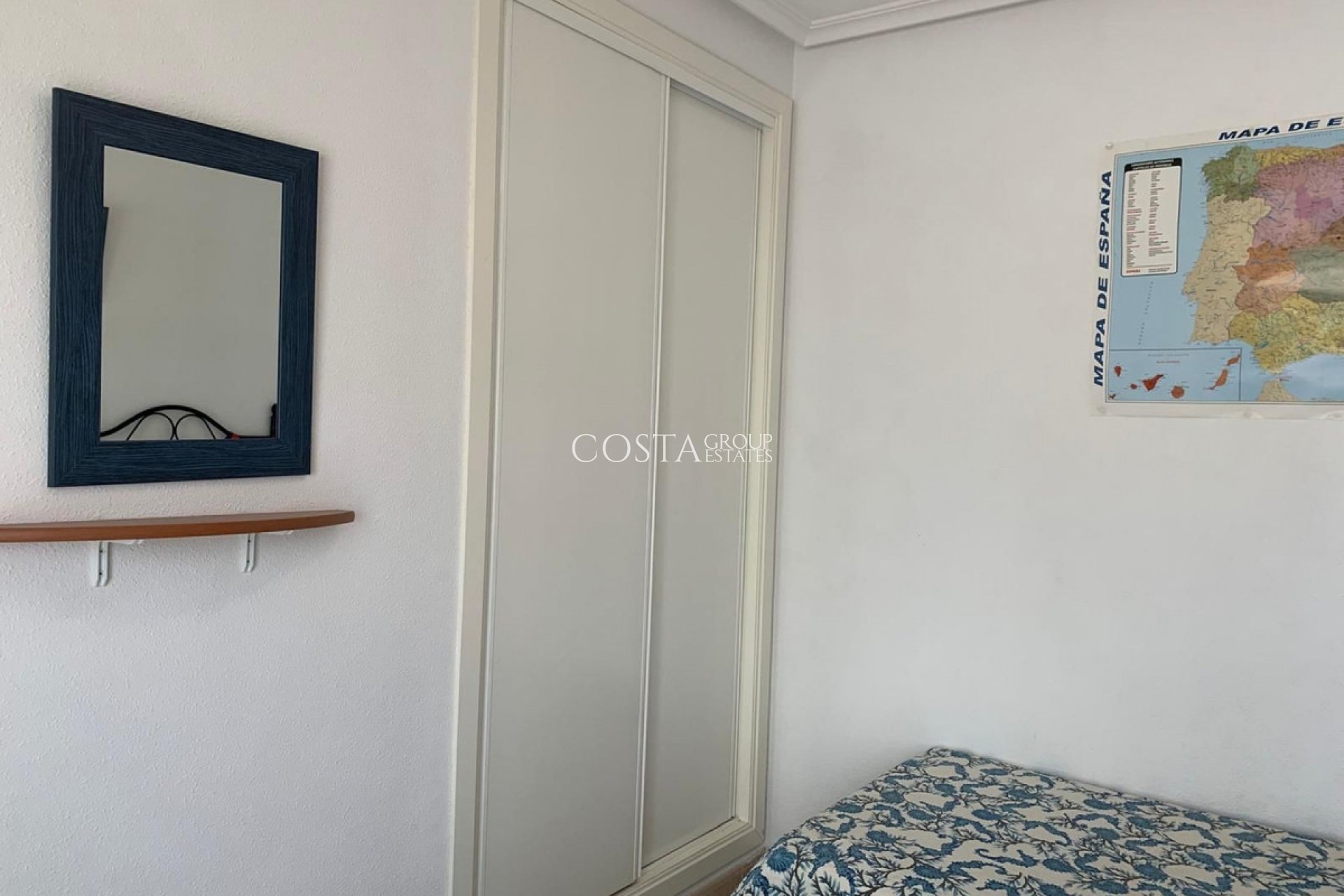 Herverkoop - Villa -
Urbanización El Raso