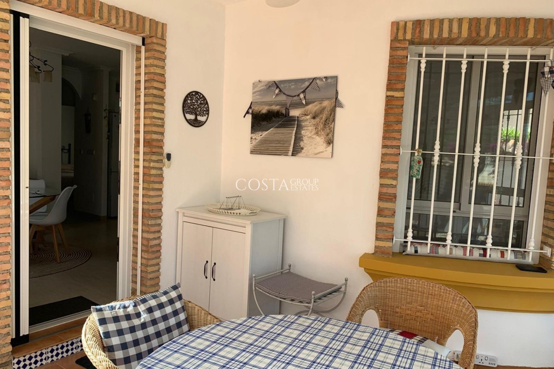 Herverkoop - Villa -
Urbanización El Raso