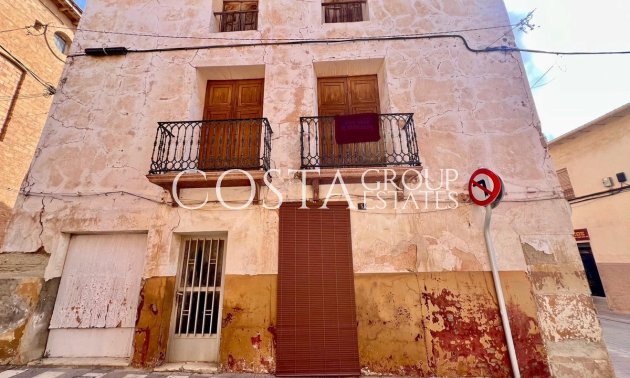 House - Resale - Pinoso -
                Pinoso Centro