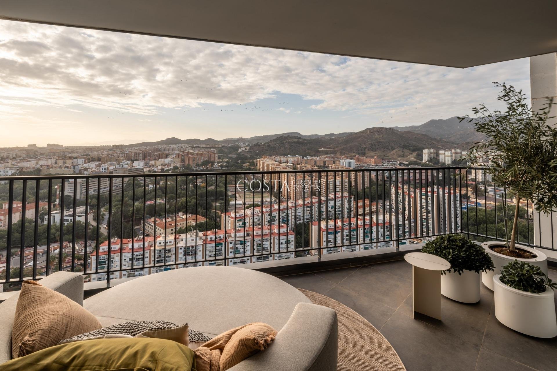 Neue Gebäude - Apartment -
Málaga - Centro
