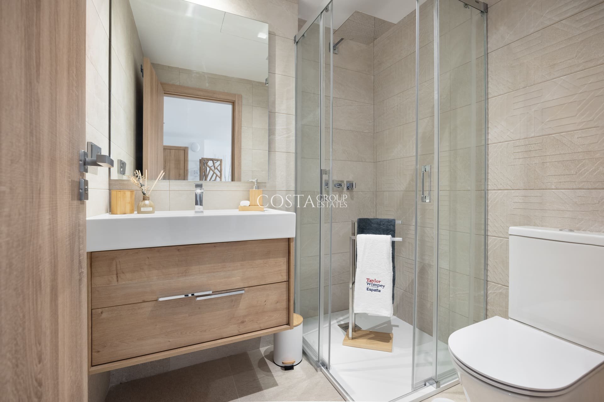 Neue Gebäude - Apartments -
Casares