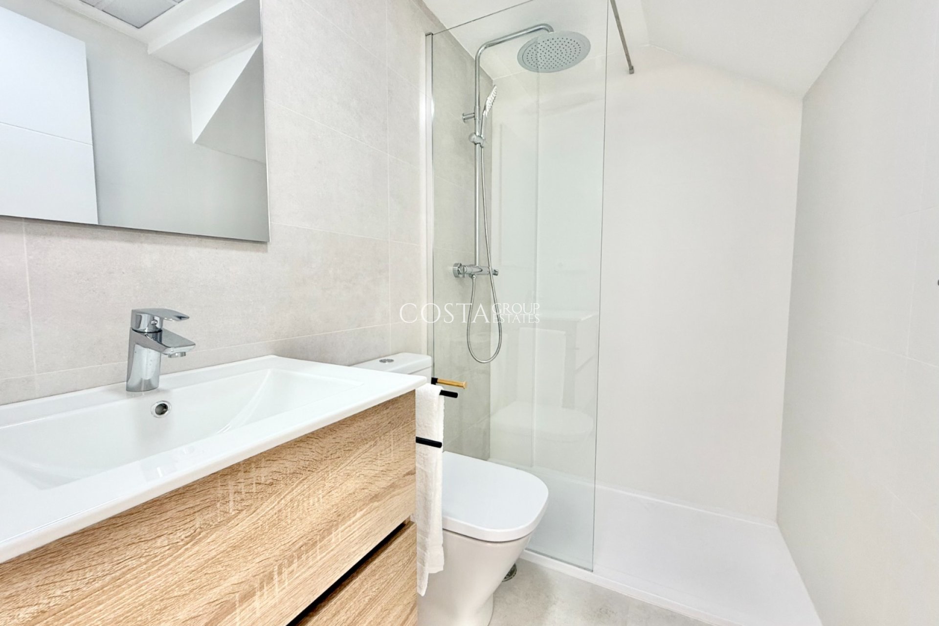 Neue Gebäude - Apartments -
Cox