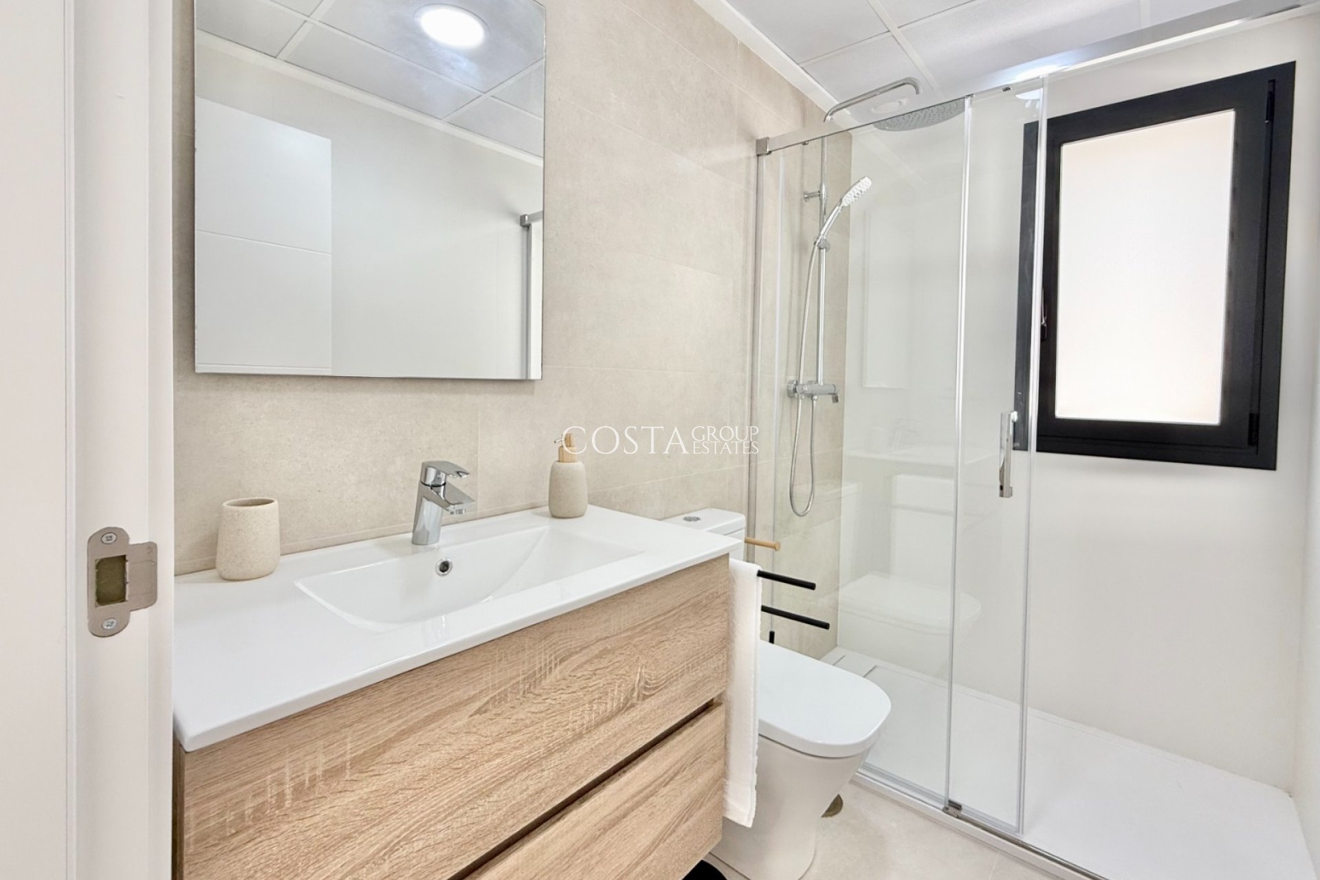 Neue Gebäude - Apartments -
Cox