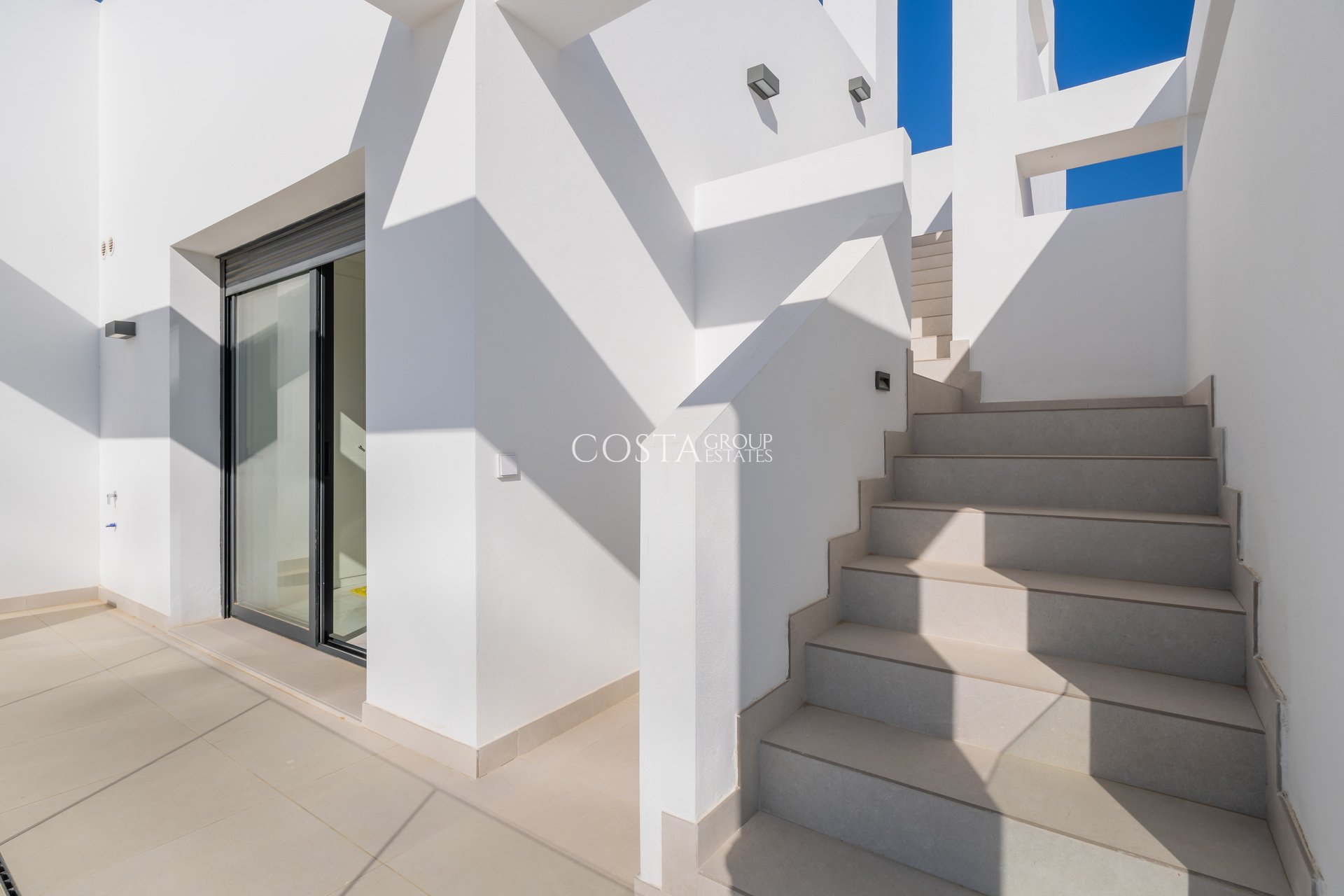 Neue Gebäude - Apartments -
Estepona