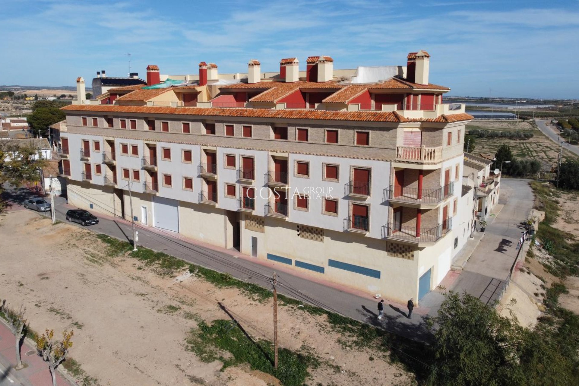 Neue Gebäude - Apartments -
Jerónimo y Avileses
