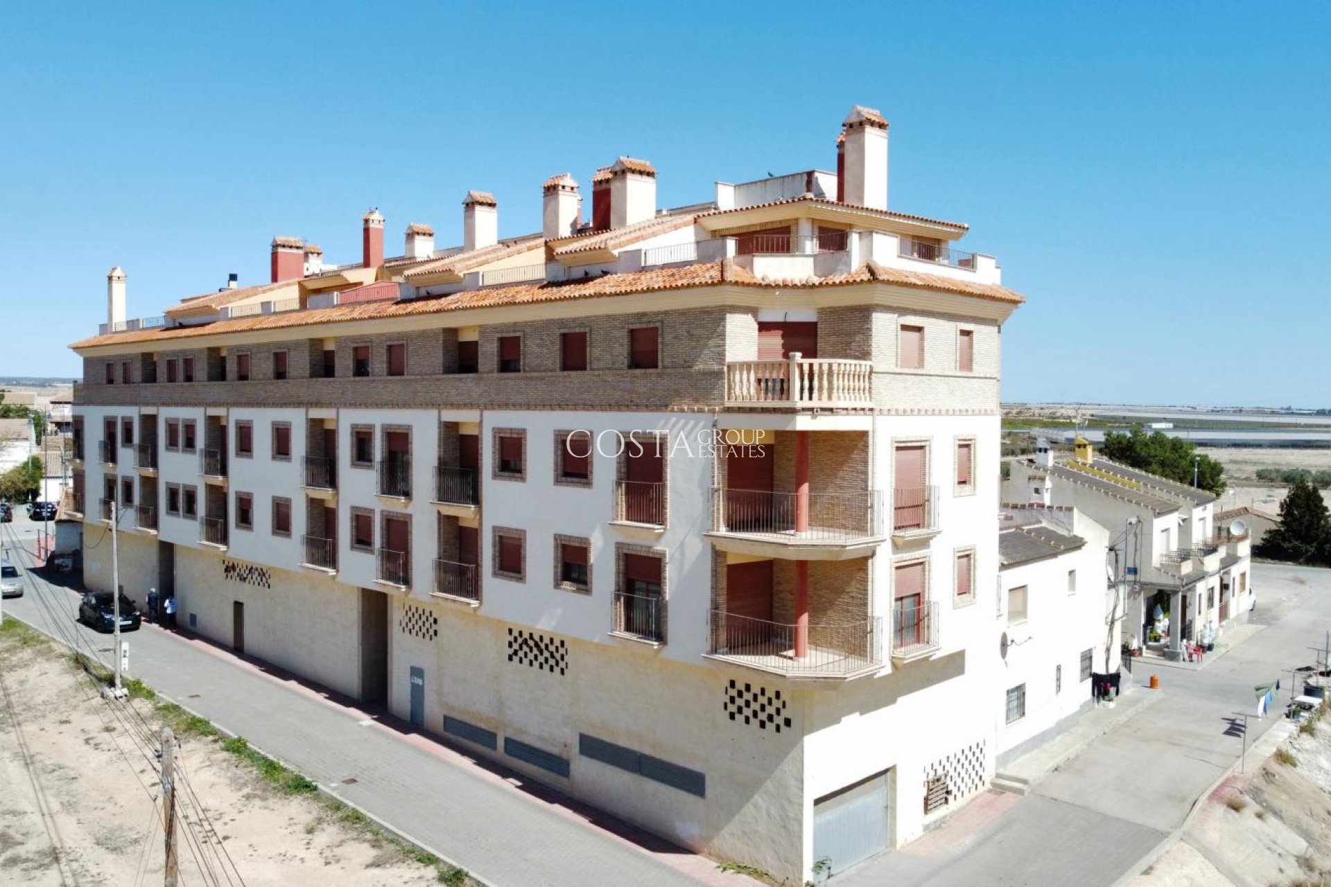 Neue Gebäude - Apartments -
Jerónimo y Avileses