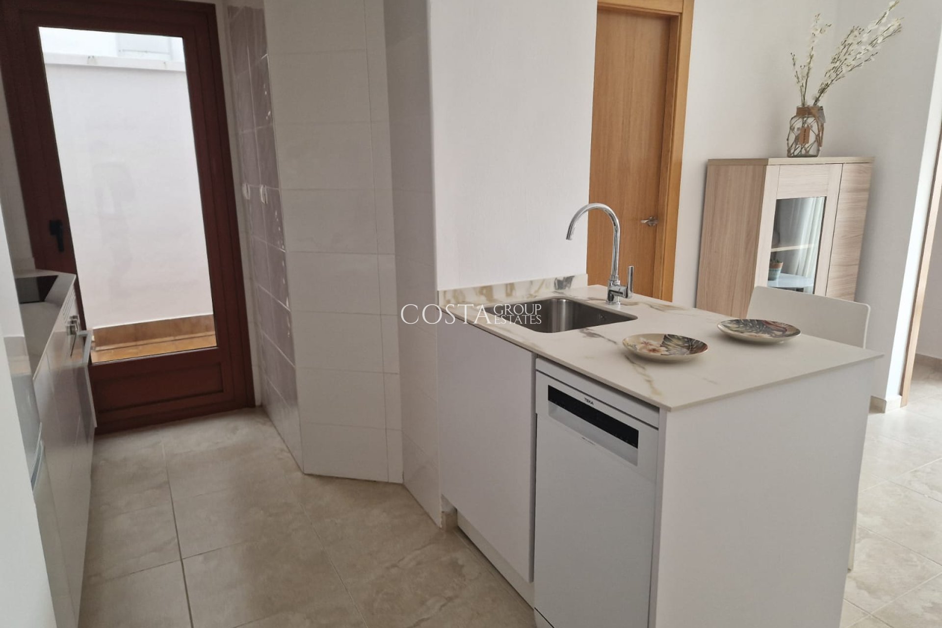 Neue Gebäude - Apartments -
Jerónimo y Avileses
