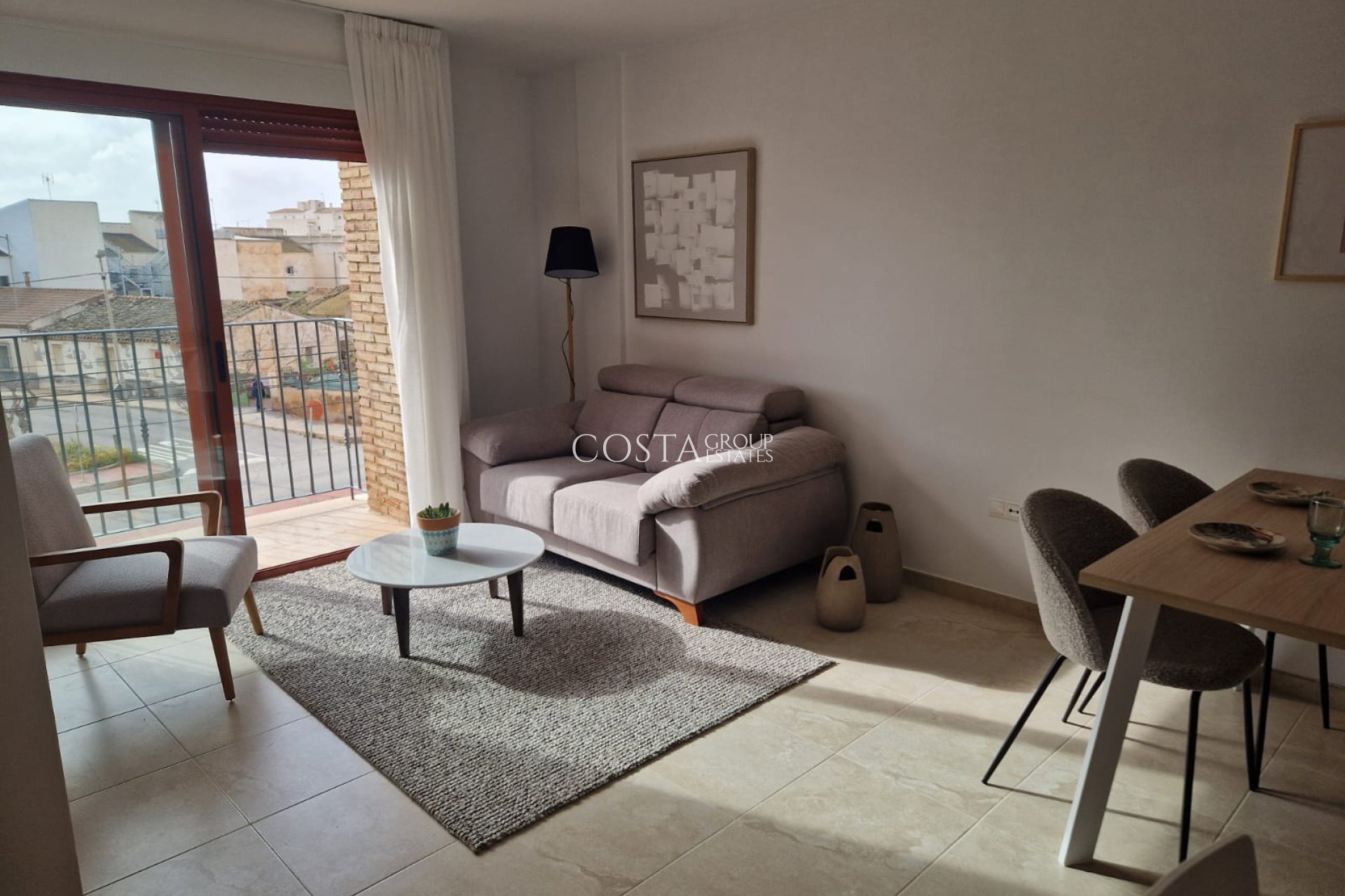 Neue Gebäude - Apartments -
Jerónimo y Avileses