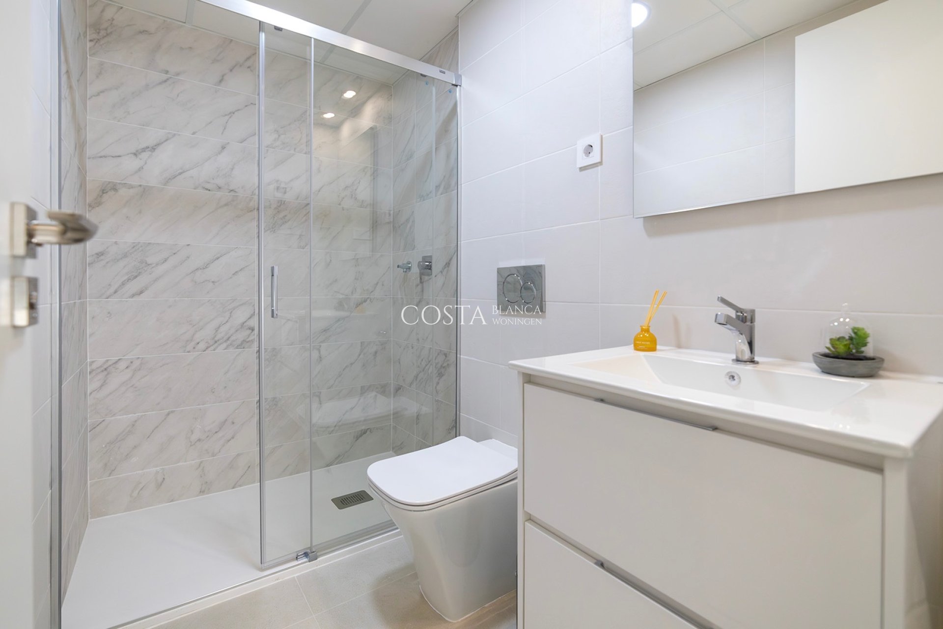 Neue Gebäude - Apartments -
Torrevieja - Punta Prima