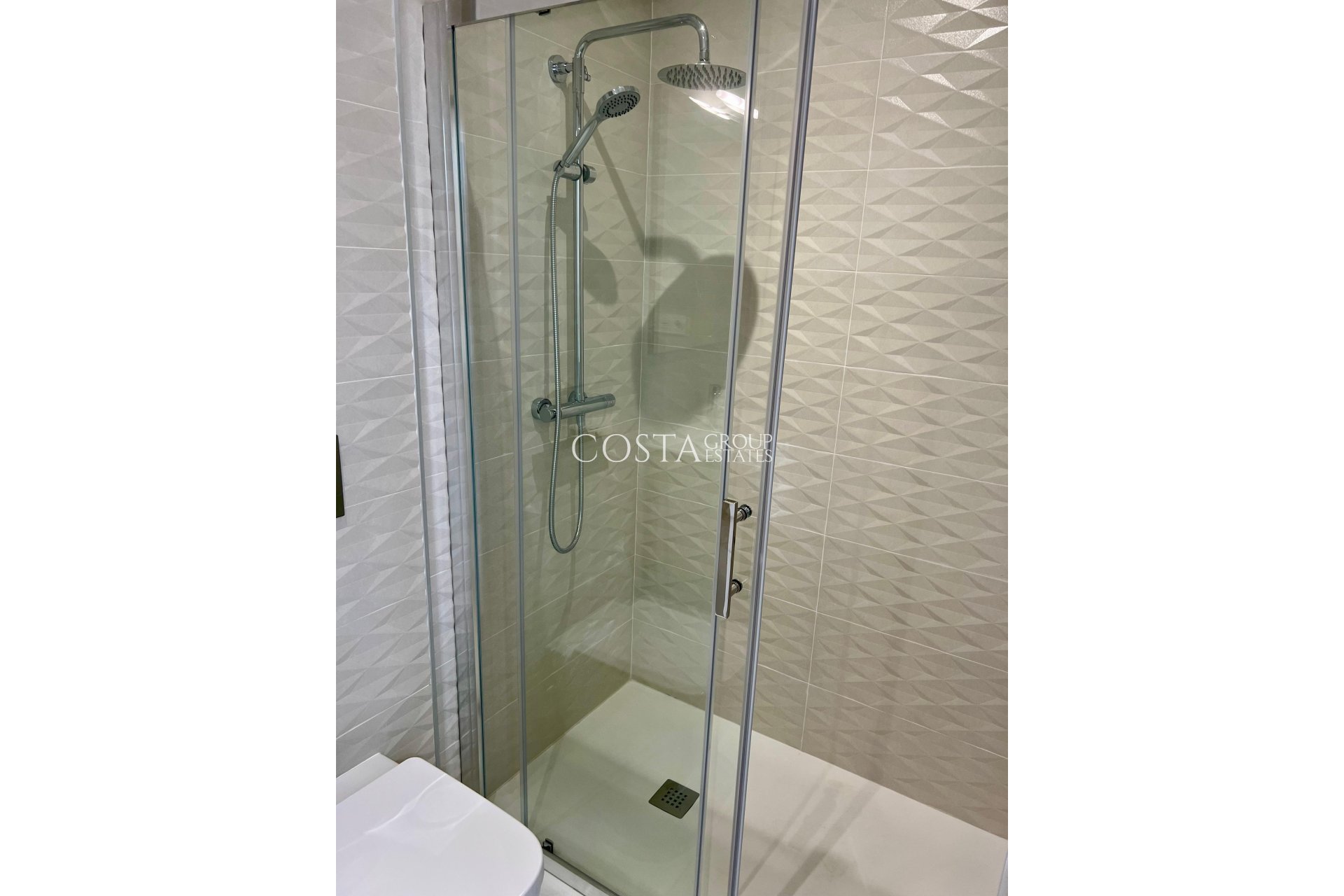 Neue Gebäude - detached -
Polop