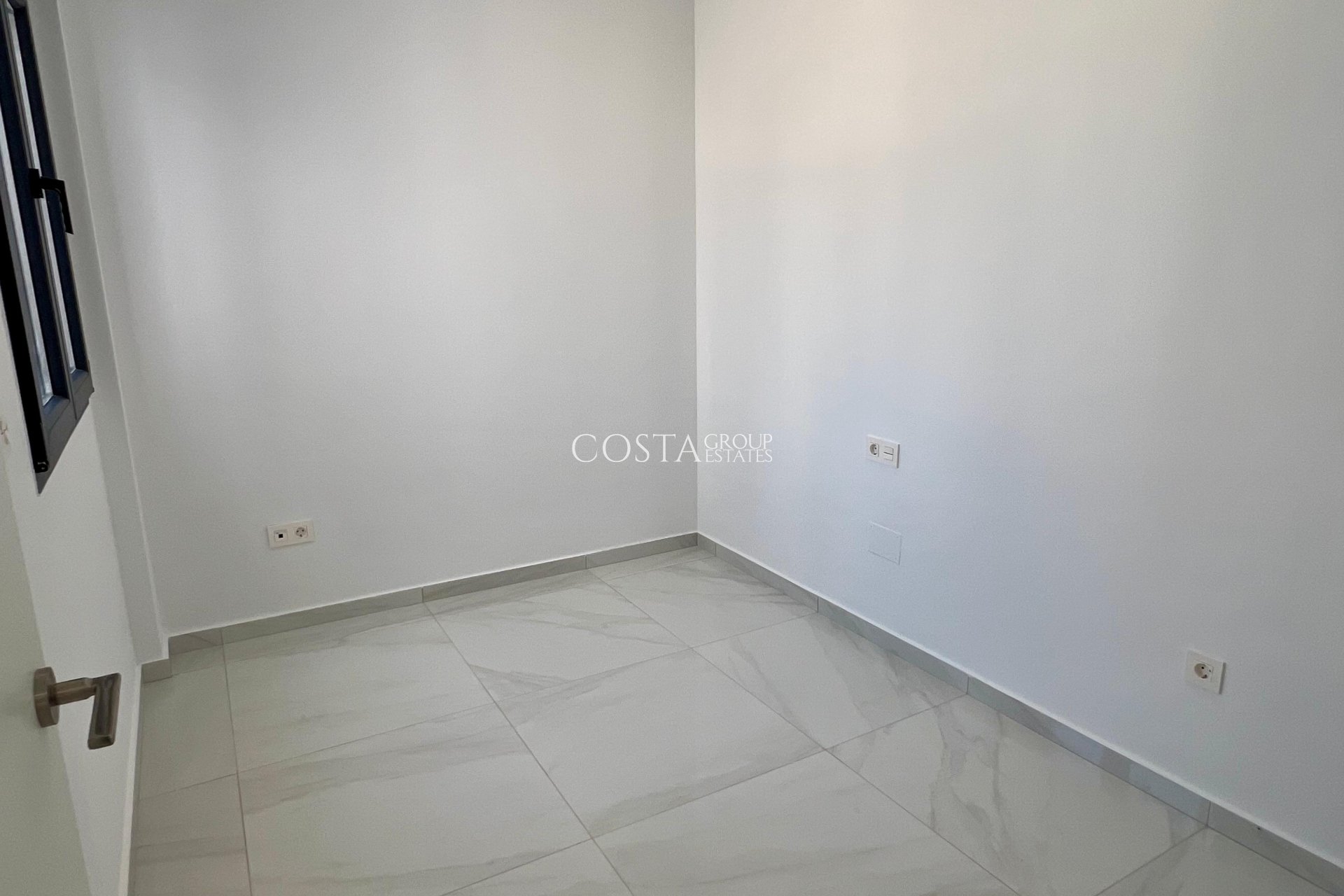 Neue Gebäude - detached -
Polop