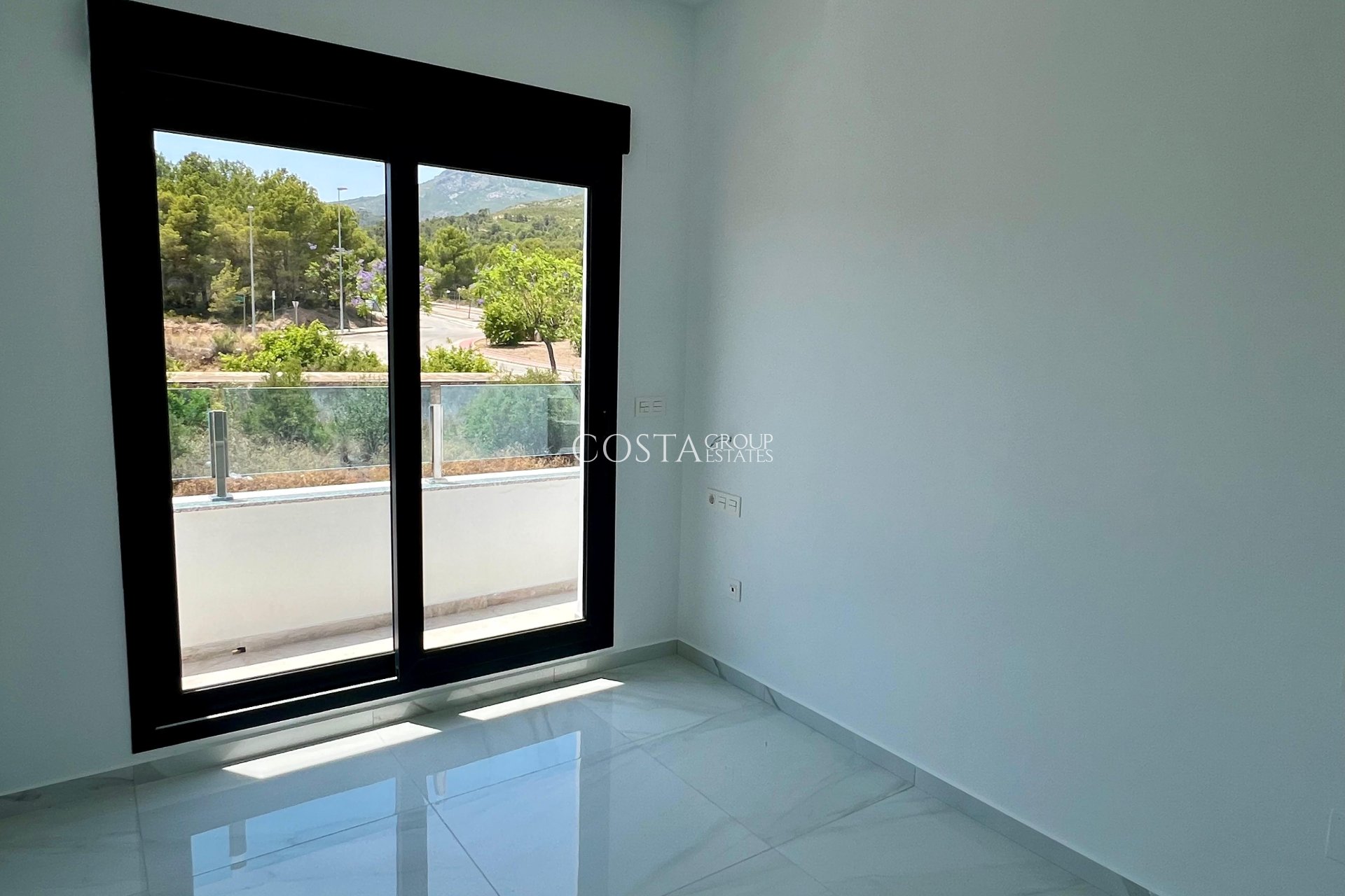 Neue Gebäude - detached -
Polop