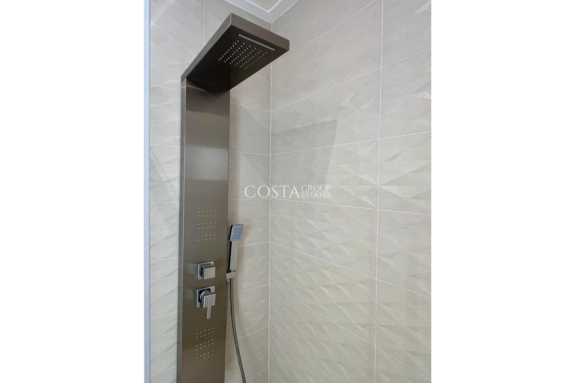 Neue Gebäude - detached -
Polop