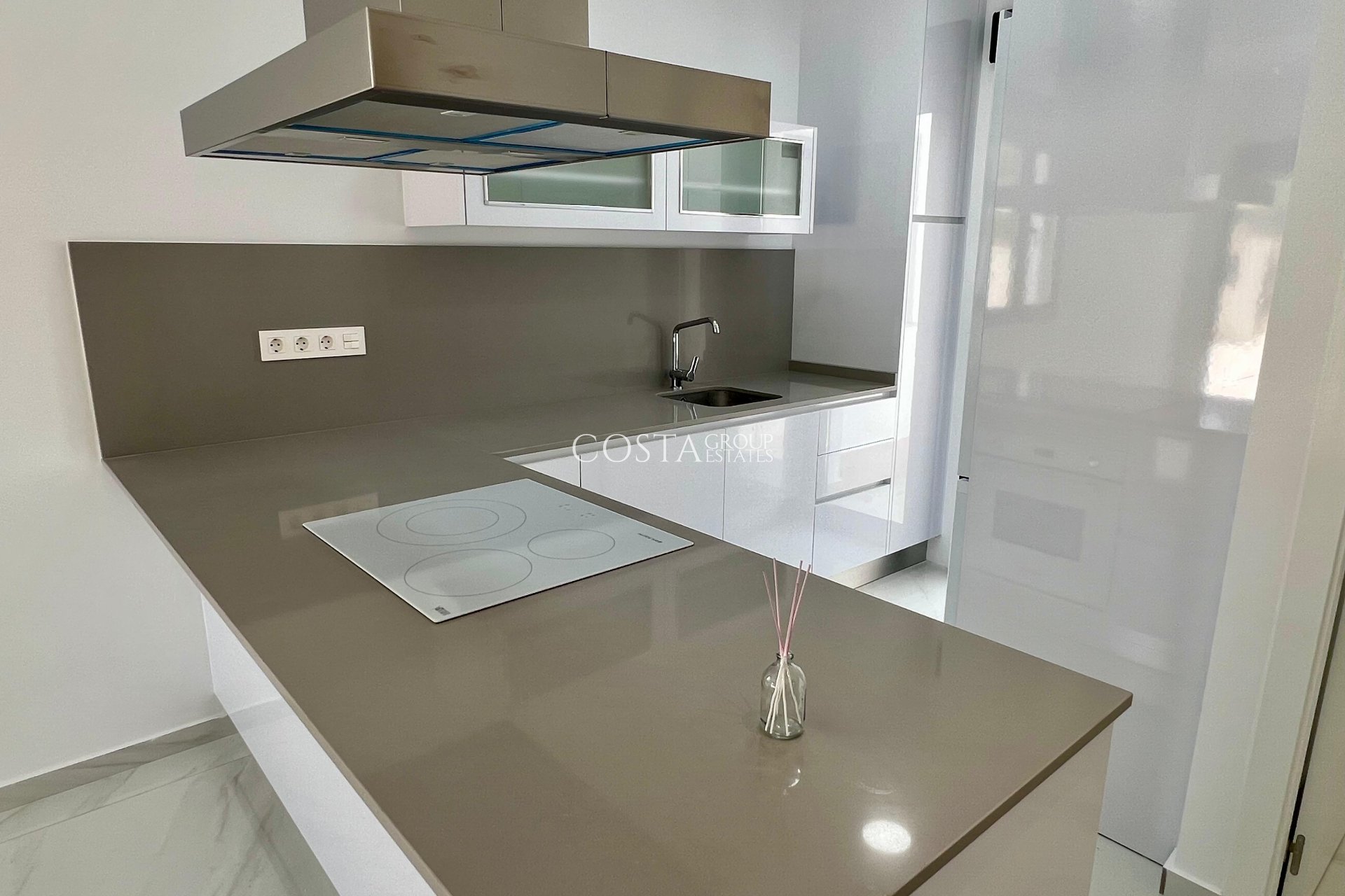 Neue Gebäude - detached -
Polop