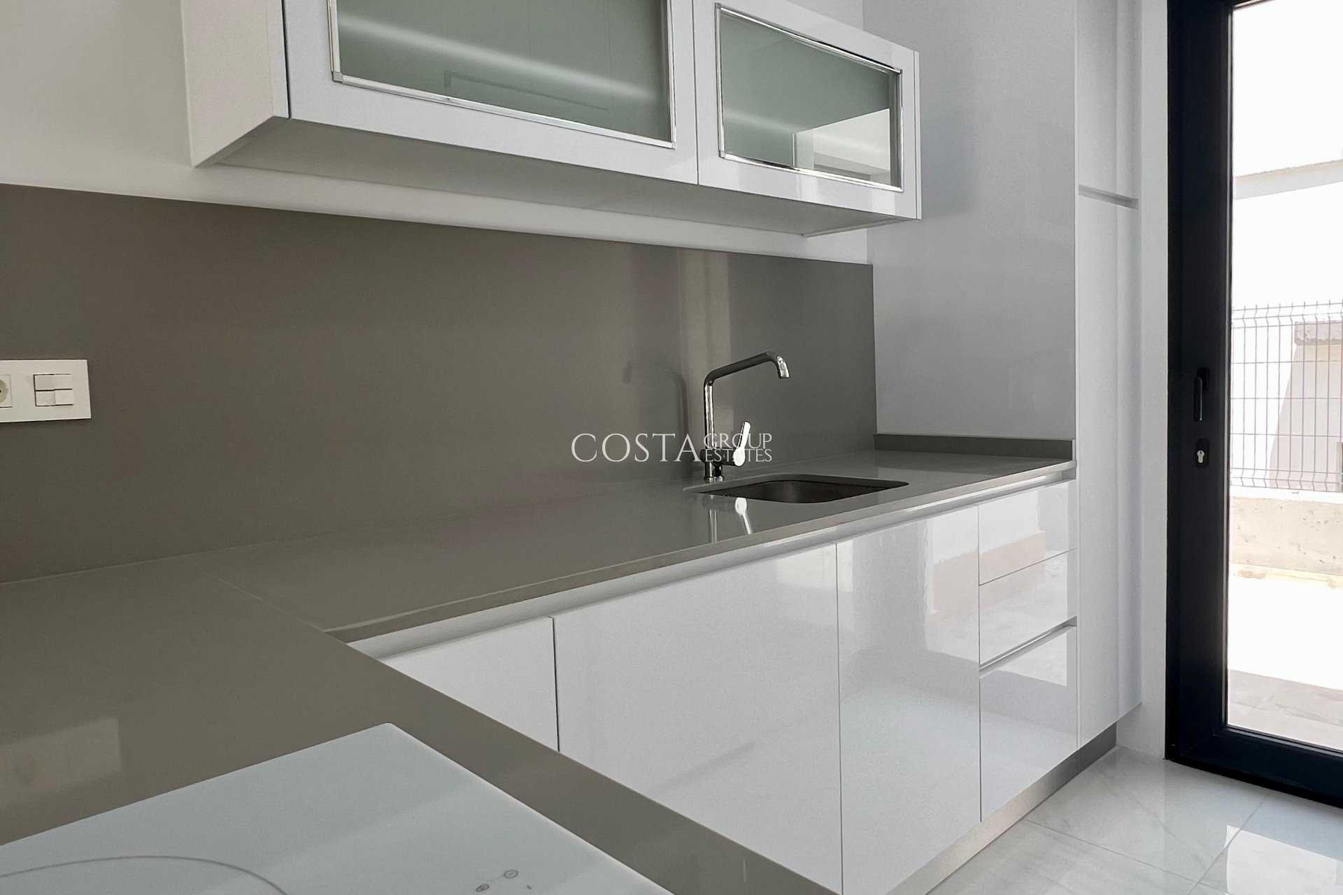 Neue Gebäude - detached -
Polop