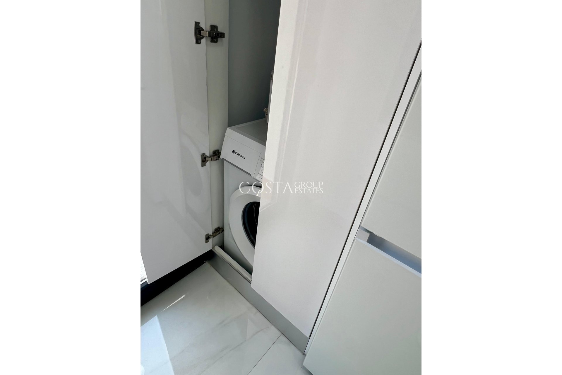 Neue Gebäude - detached -
Polop