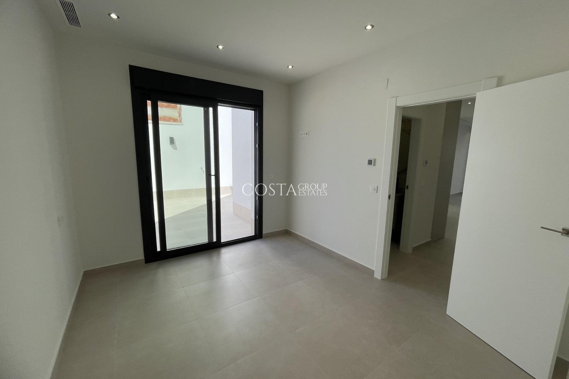 Neue Gebäude - Villa -
Almoradí - Heredades