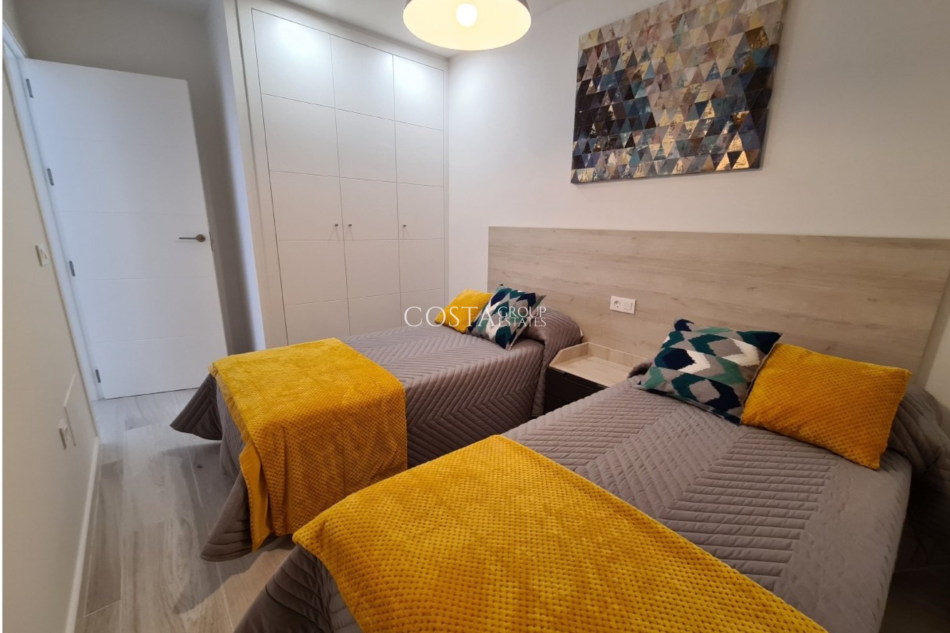 Neue Gebäude - Villa -
Avileses