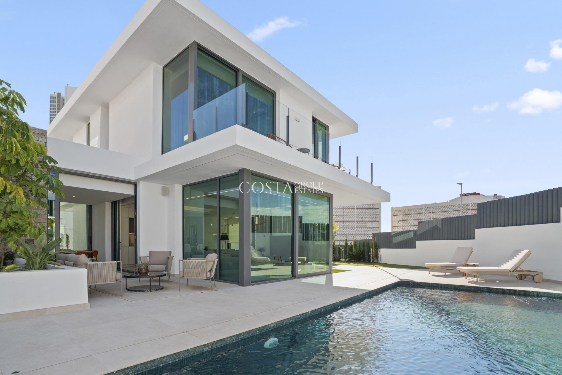 Neue Gebäude - Villa -
Benidorm