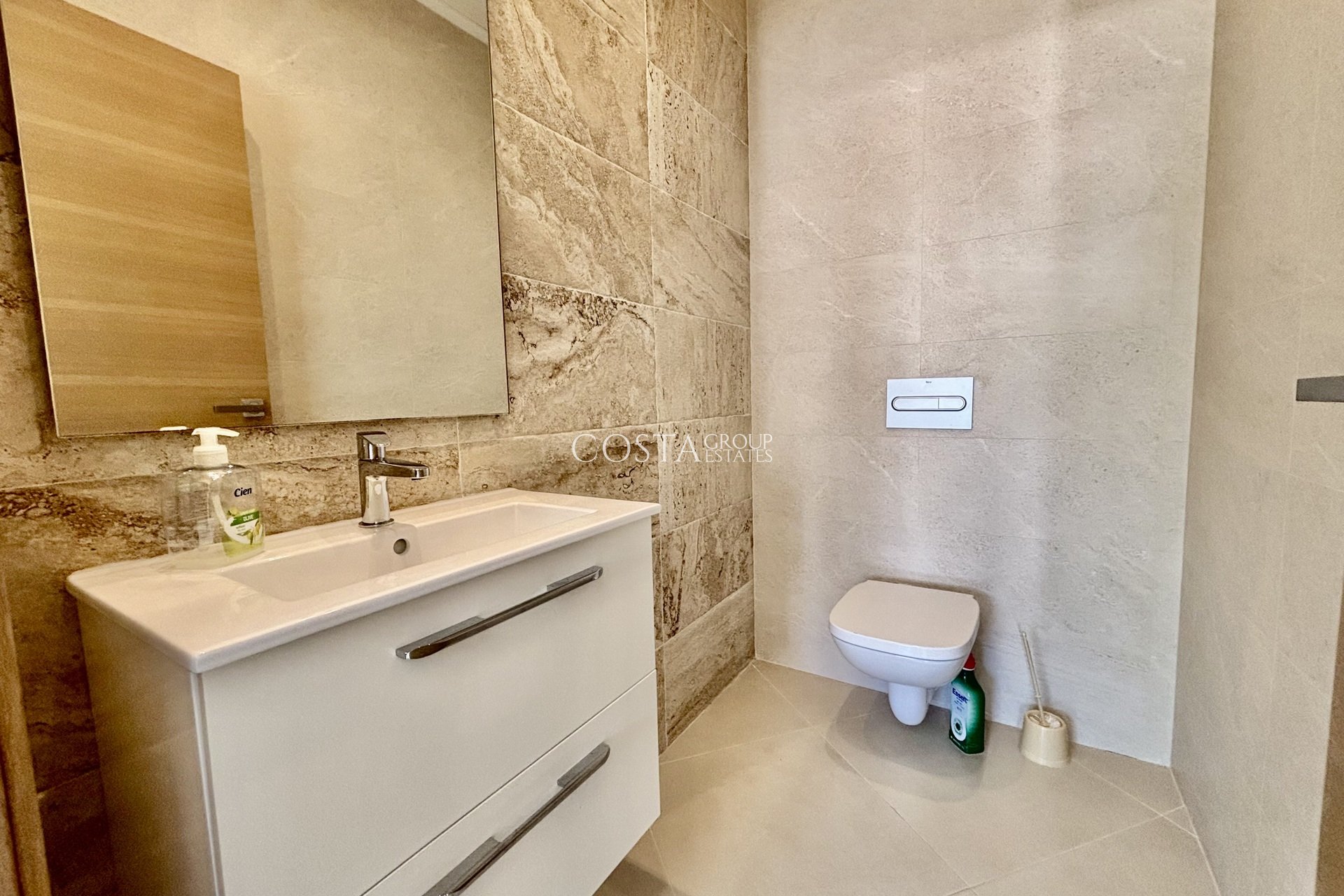 Neue Gebäude - Villa -
Benijofar