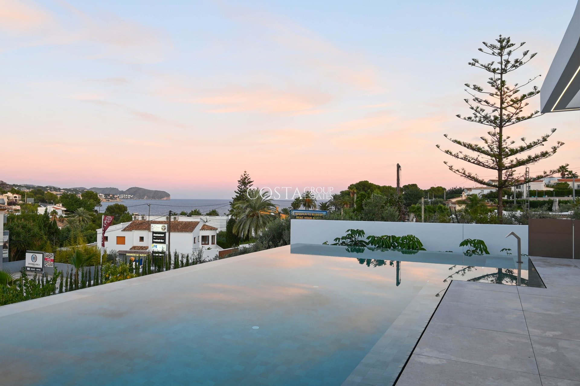 Neue Gebäude - Villa -
Benissa