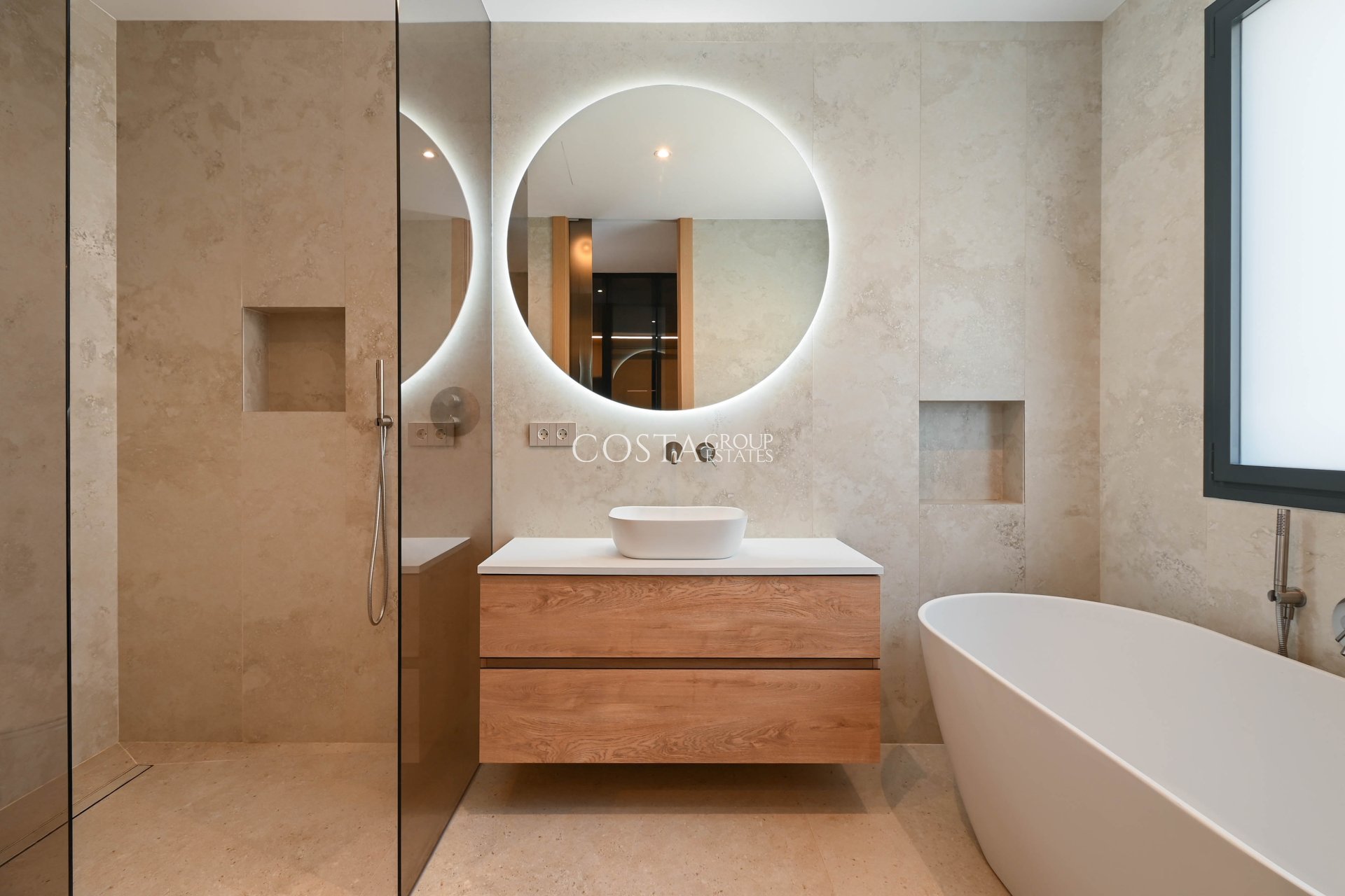 Neue Gebäude - Villa -
Benissa